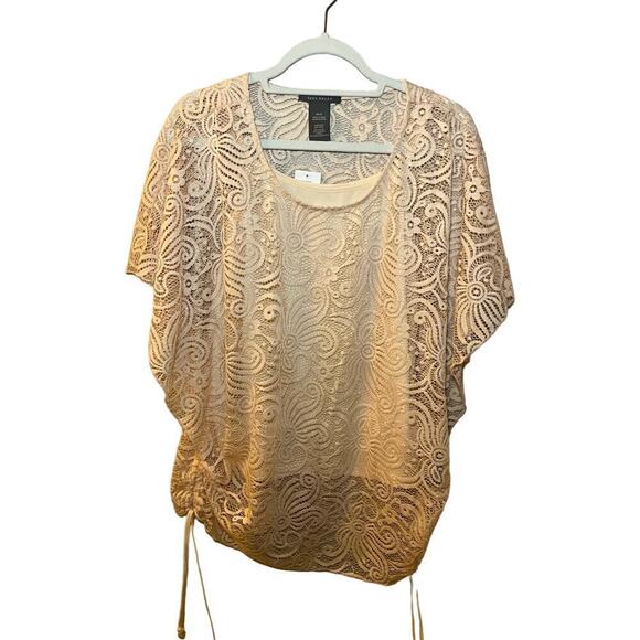 Suzy Shier Blouse Top Women's Size M Peach Lace Paisley Short Sleeve Round Neck - Picture 1 of 5
